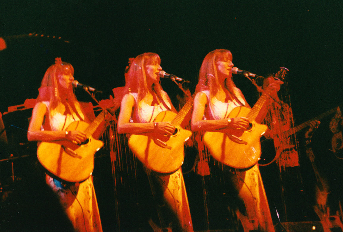 Happy and her backup singers, the Tirks